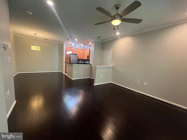 1509 N Point Dr #303 — Photo 7