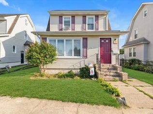 12 Maple Dr, Lindenhurst, NY 11757