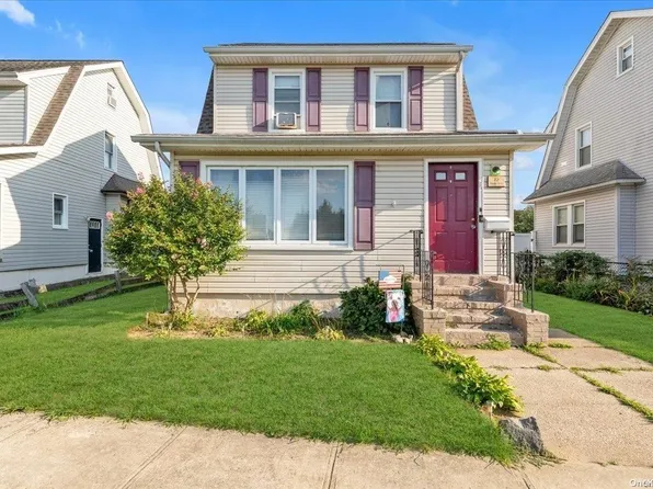 12 Maple Drive, Lindenhurst, NY 11757