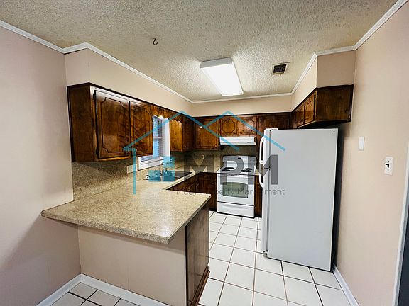 3rd image of 105 Hilltop Dr