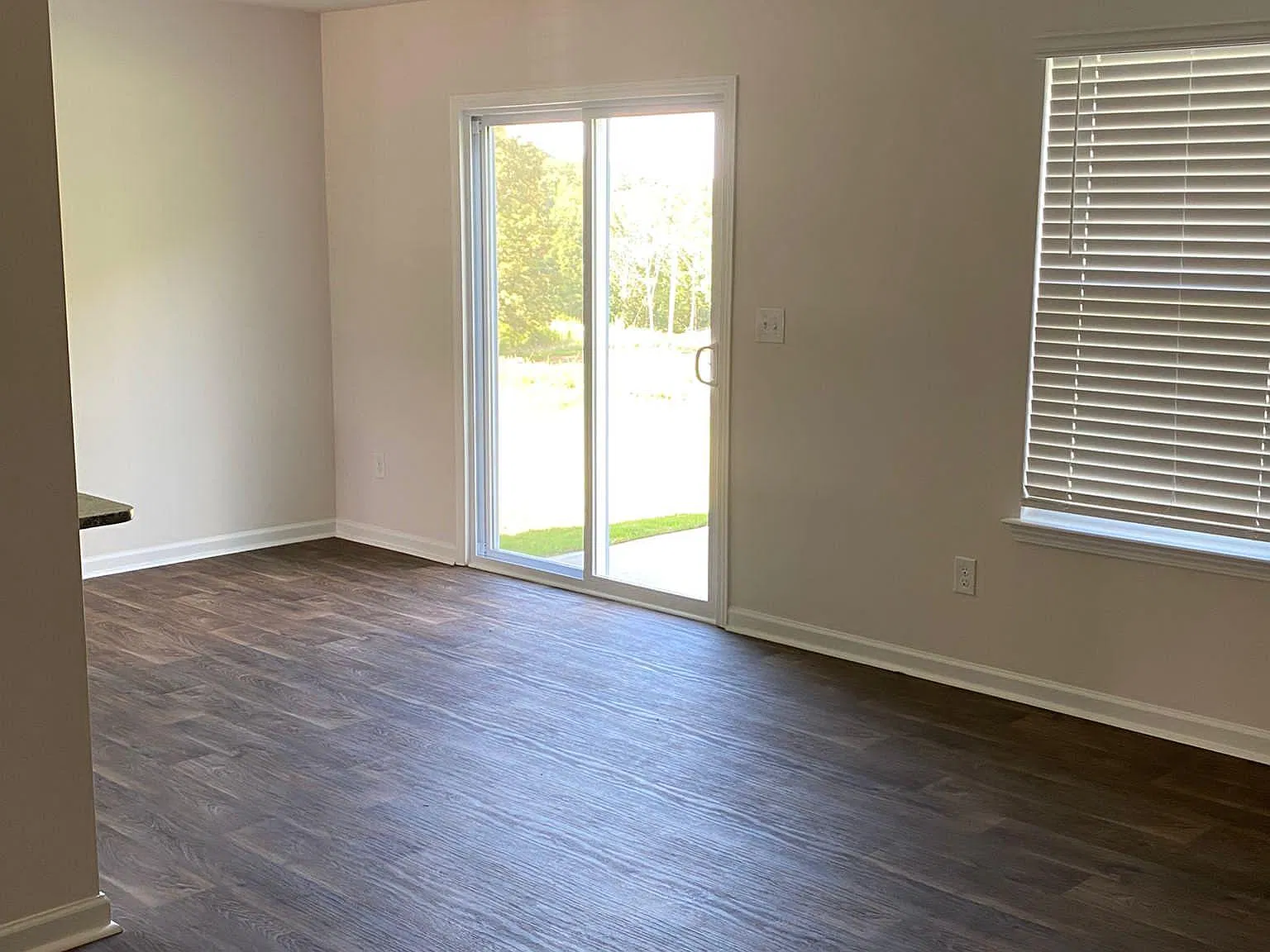 5 bed, 2.5 bath, 2454 sqft, $2,100 — Photo 3