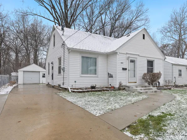 2647 Jefferson Dr SE, Grand Rapids, MI 49507