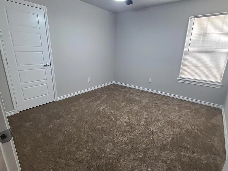 5523 Jarvis St #B — Photo 10