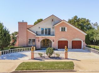 2703 Wedgewood Rd, Bloomington, IL 61704