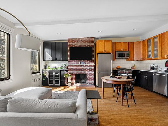 3rd image of 494 President St #3