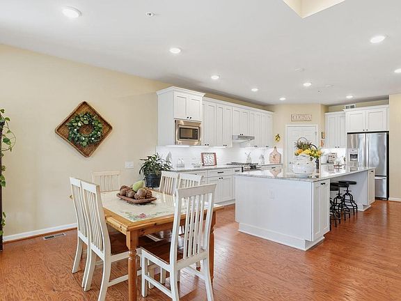 4th image of 5909 Avery Point Dr