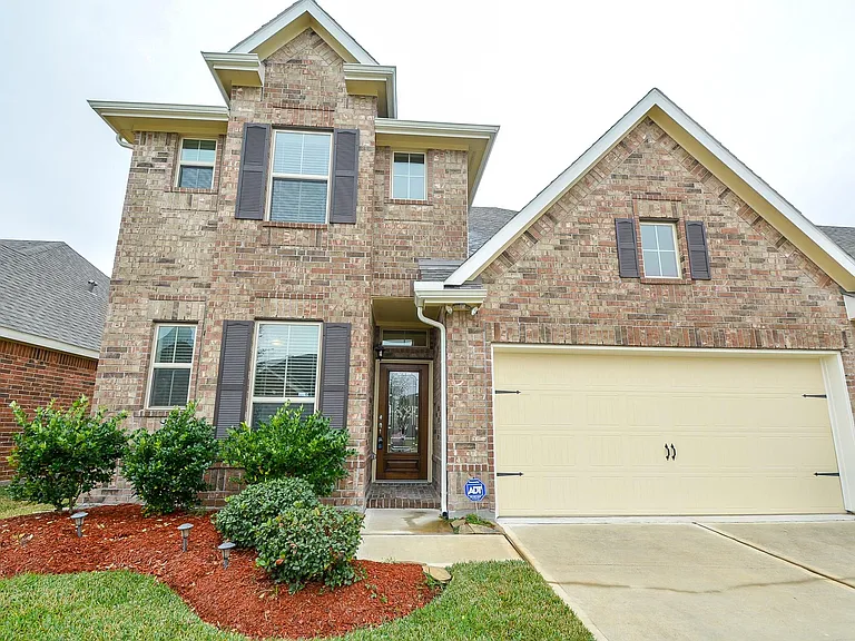 20215 Stonebridge Terrace Dr — Photo 2
