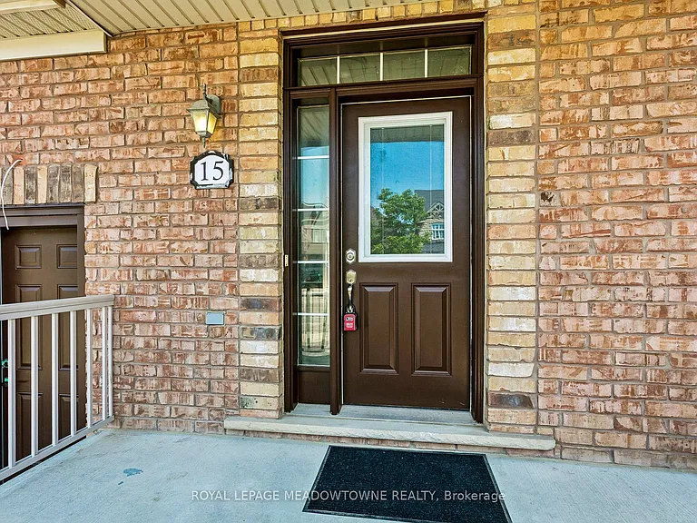 15 Learmont Ave #UPPER — Photo 3