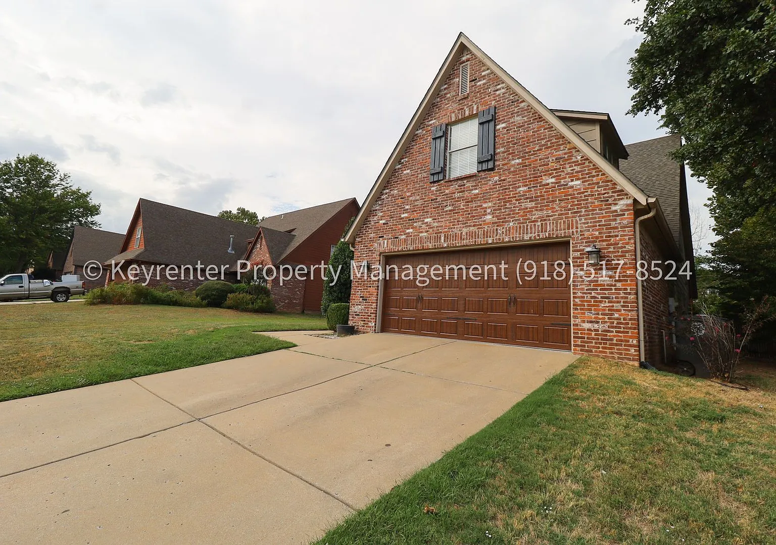 Spectacular 4 Bed | 4 Bath house in Ridge Pointe — Photo 3