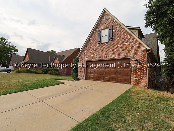 3rd image of 8703 E 95th Pl