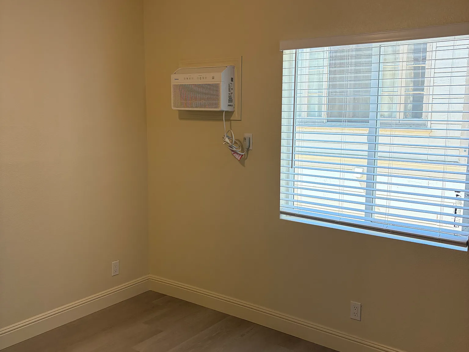 Studio, 375 sqft, $1,095 — Photo 2