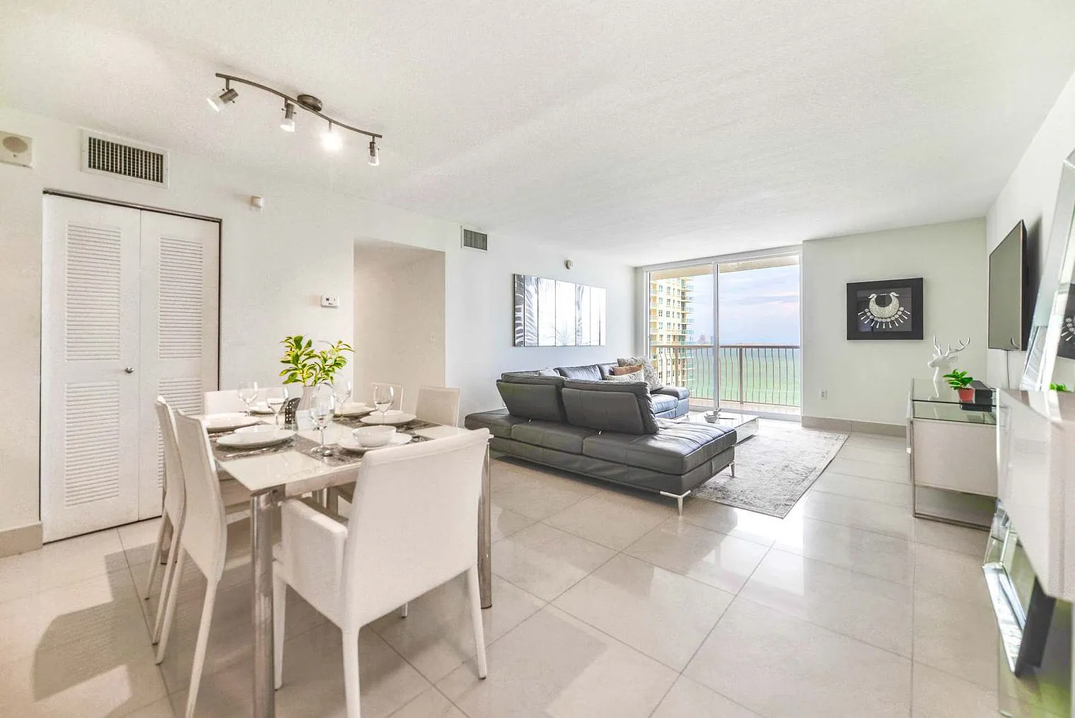 3 bed, 2.0 bath, 1227 sqft, $5,341 — Photo 2
