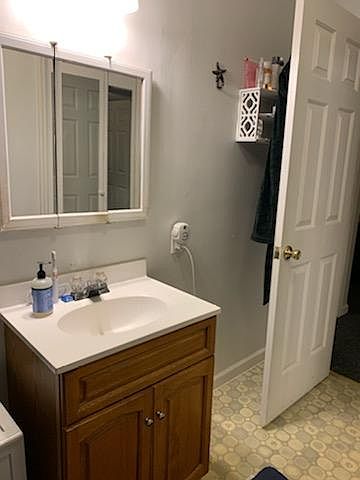 2nd image of 2857 Fairfield Ave APT 1