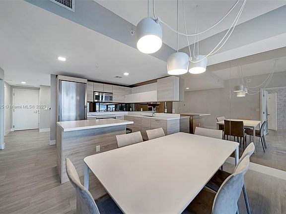 4th image of 16385 Biscayne Blvd #2003