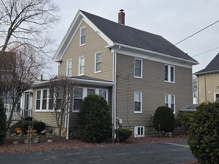 28 Pearl St — Photo 3