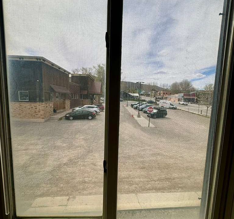 2nd image of 380 Ridgway Hills Rd