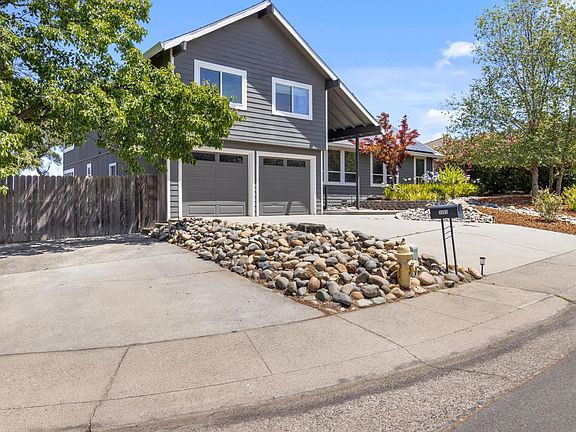 3rd image of 3005 Sunset Hill Rd