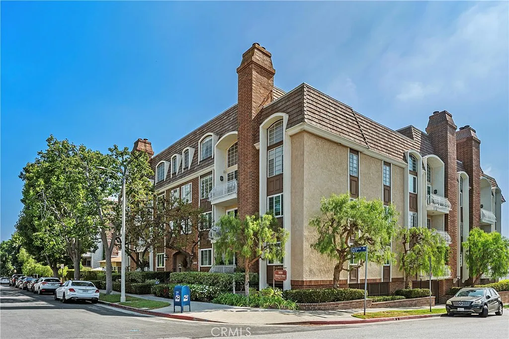 2 bed, 2013 sqft, $5,400 — Photo 1