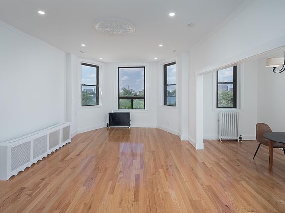 3rd image of 31 Bay State Rd APT 4