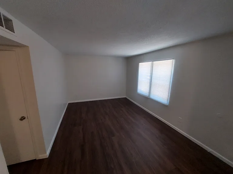 427 S Main St #5 — Photo 5