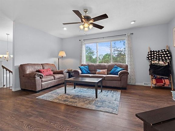 3rd image of 4415 Appletree Ct