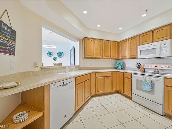 Full kitchen with all the appliances