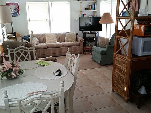 3rd image of 208 Lark Dr #L