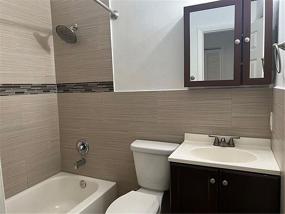 5th image of 720 NE 2nd St APT 11