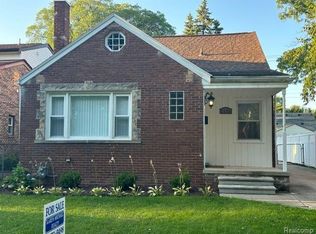 2174 Anita Ave, Grosse Pointe Woods, MI 48236
