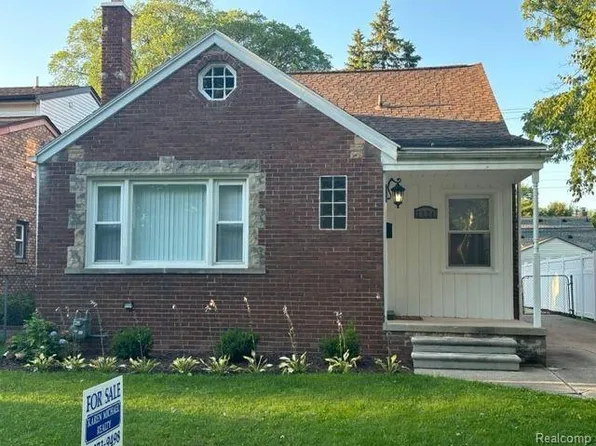 2174 Anita Ave, Grosse Pointe Woods, MI 48236
