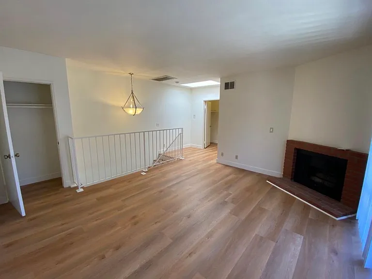5729 Hazeltine Ave #4 — Photo 11