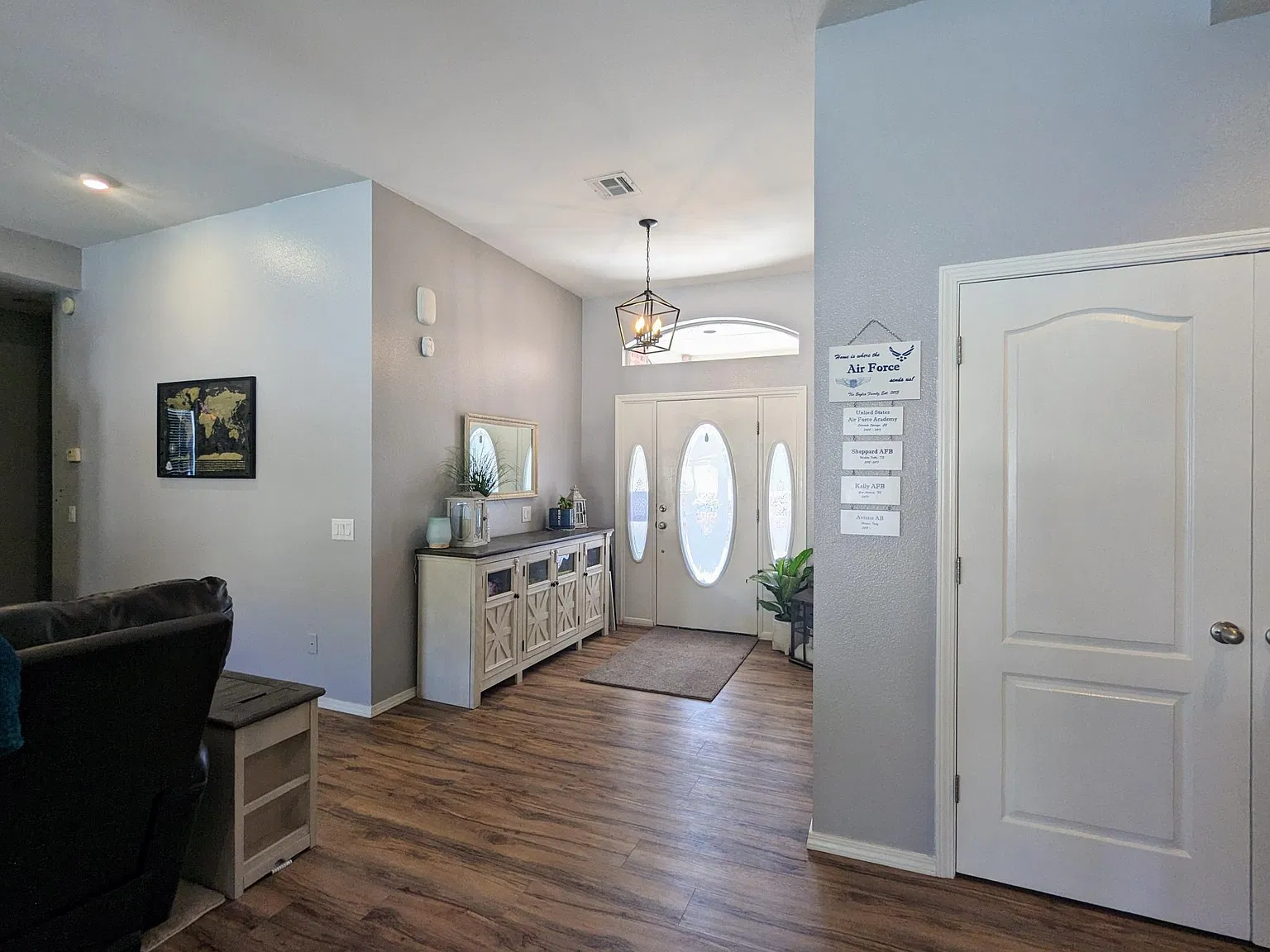 4 bed, 2207 sqft, $2,400 — Photo 3