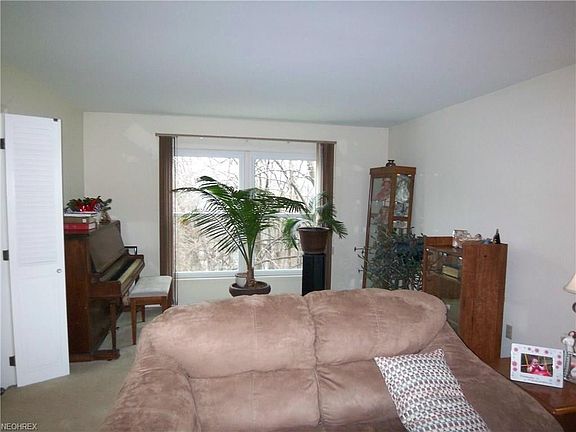 5th image of 49 Lake Dr