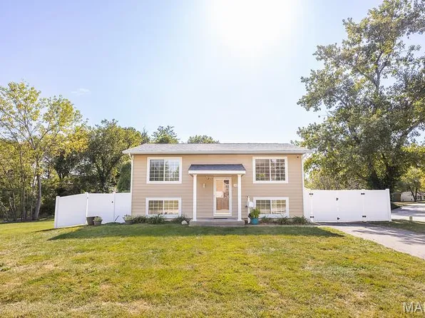 603 W Madison Dr, O'Fallon, IL 62269