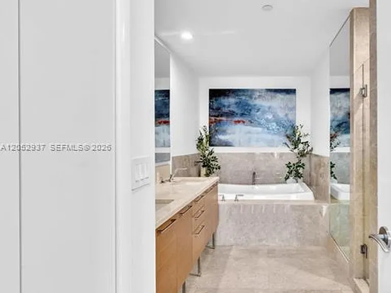 17001 Collins Ave #CU-2106 — Photo 16