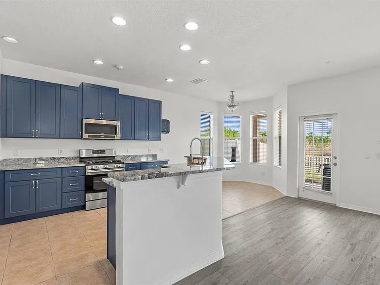 12808 Hampton Hill Dr — Photo 4