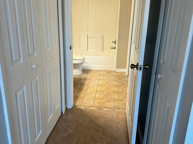 5463 Vineland Rd #5105 — Photo 14