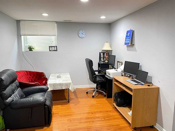 3rd image of 8 Natalie Ct