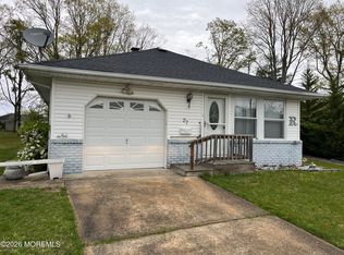 27 Mount Logan Lane, Toms River, NJ 08753