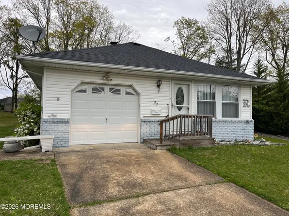 27 Mount Logan Lane, Toms River, NJ 08753