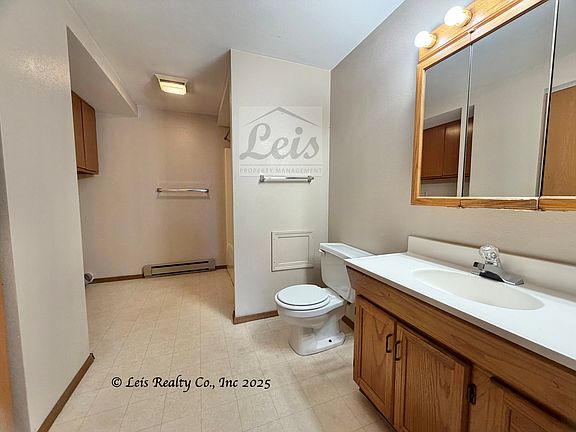 5th image of 321 1/2 W 4th St