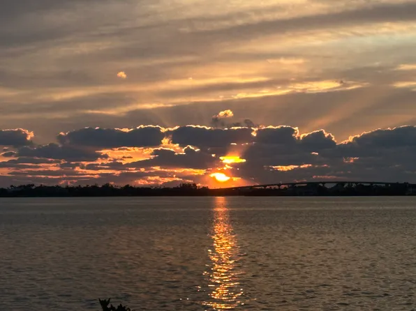 9612 Riverside Dr APT 104, Sebastian, FL 32958