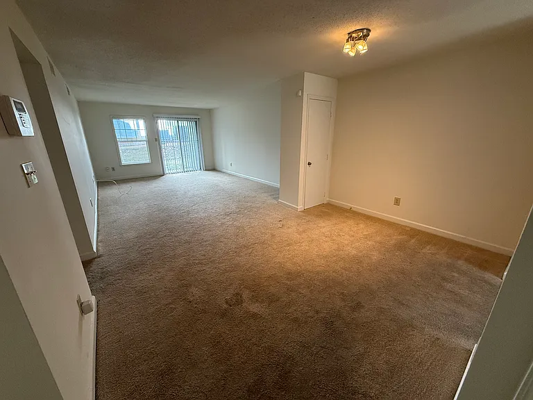 Avery Close Condominiums — Photo 27