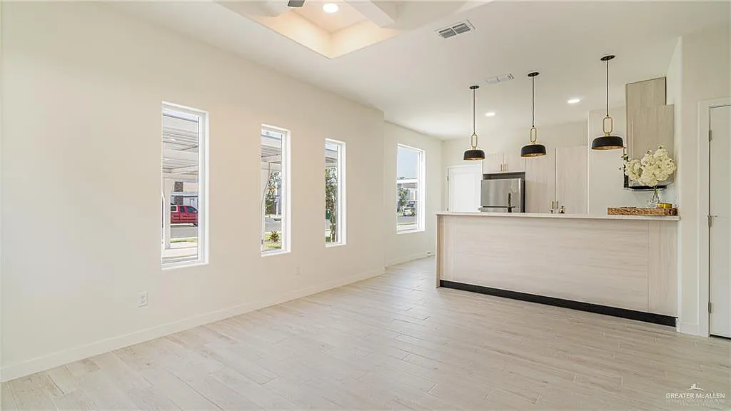 2 bed, 2.0 bath, 1025 sqft, $1,300 — Photo 4