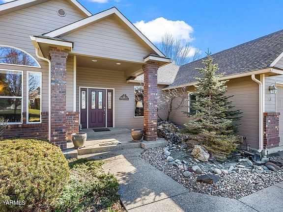 3rd image of 61 Nagler Ct