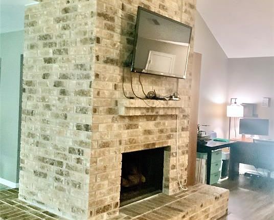 3rd image of 822 Lodge Ln