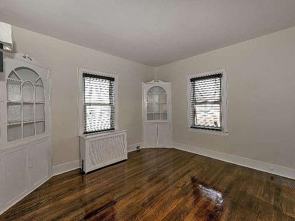 4th image of 2746 Mickle Avenue