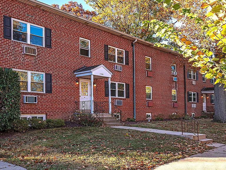 6th Avenue Apts Exterior
