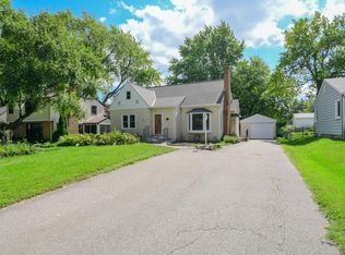 1300 Draper Ave, Roseville, MN 55113