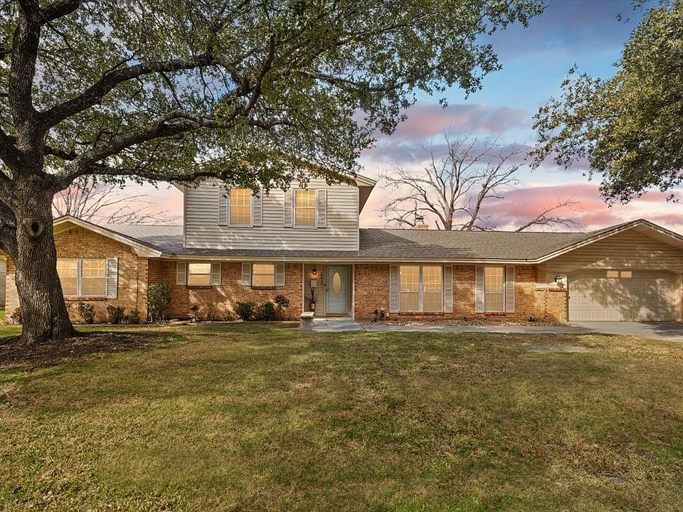 1st image of 4013 Golden Oaks Dr